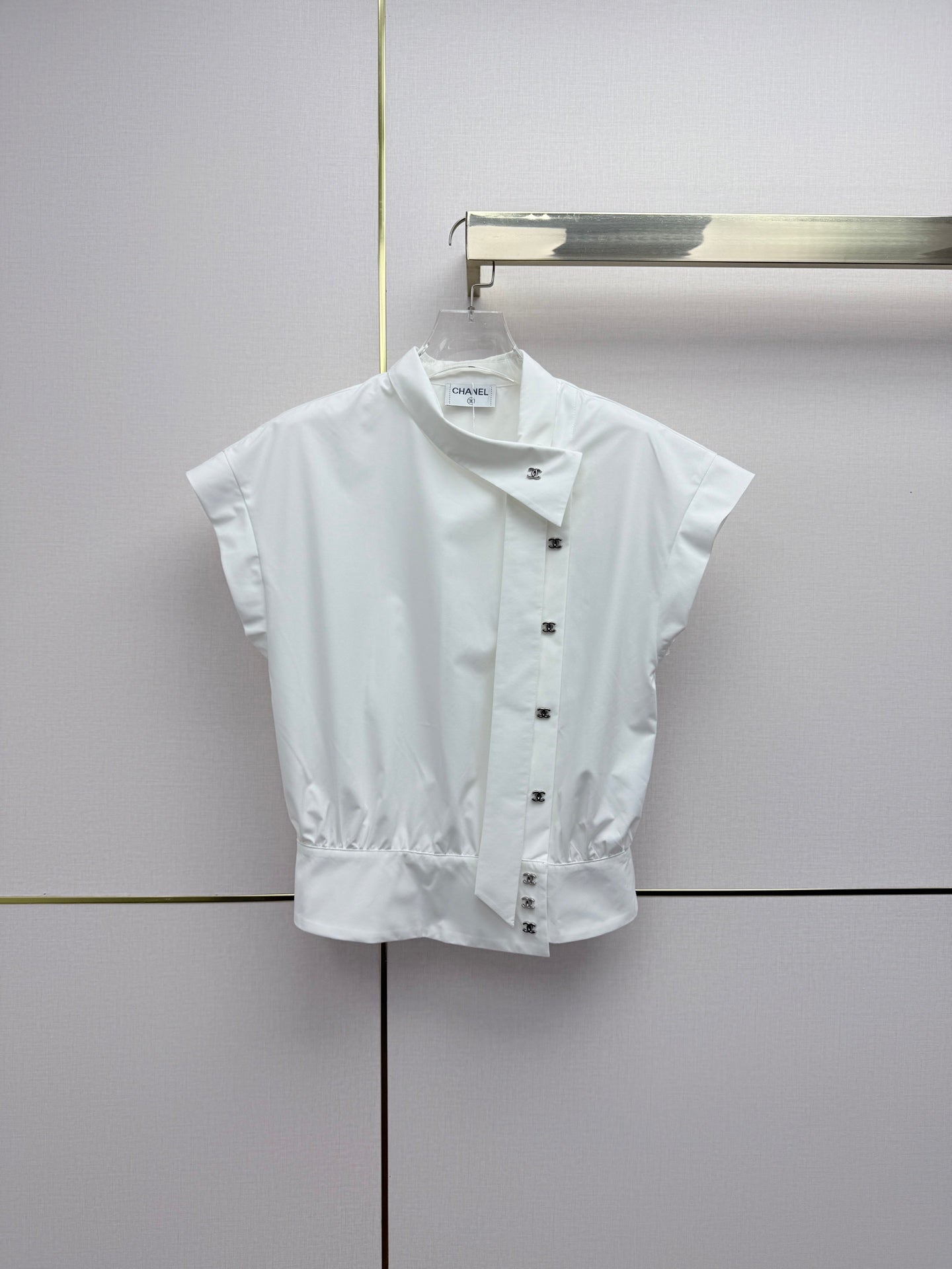 Stand-collar top