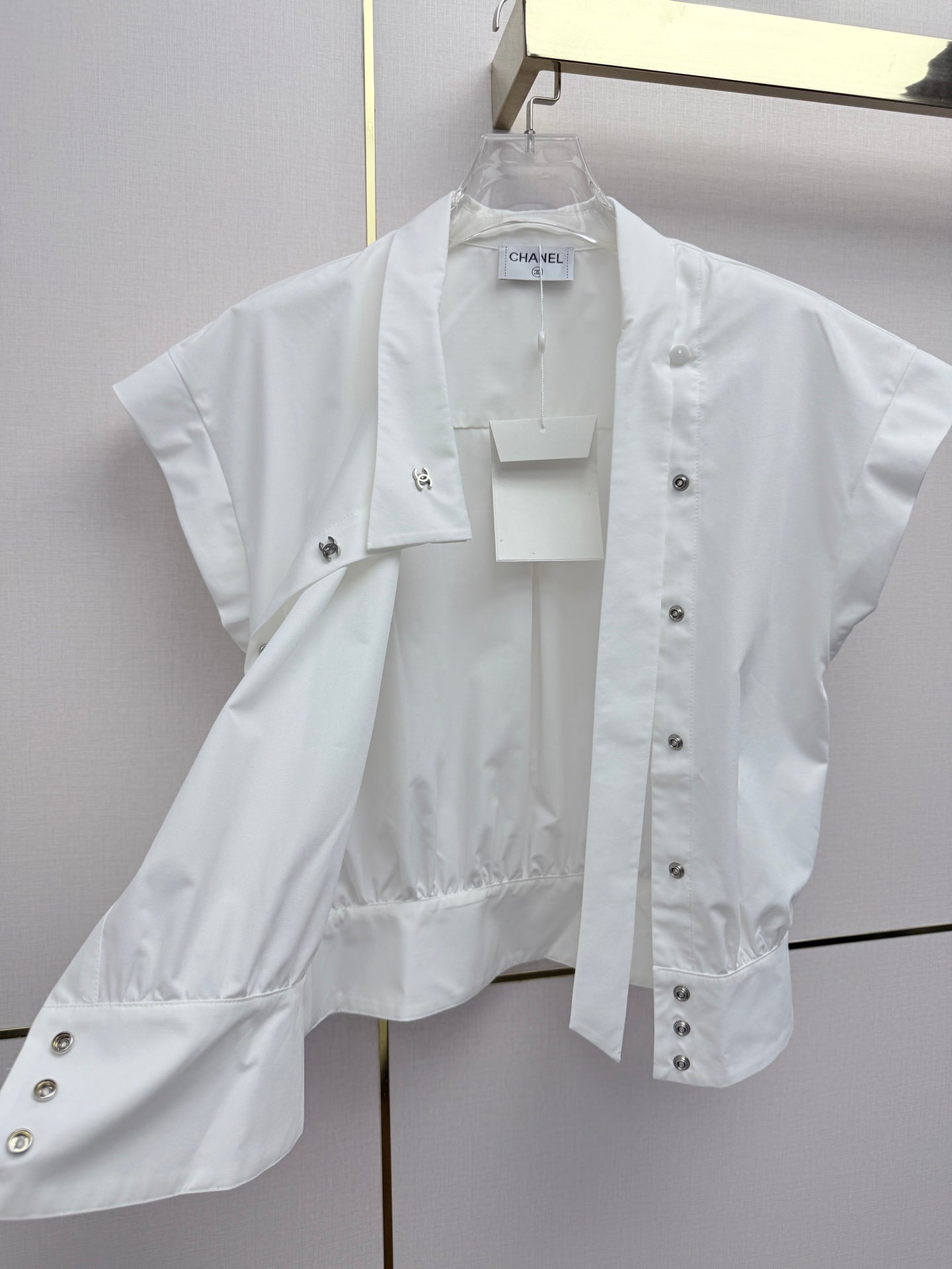 Stand-collar top