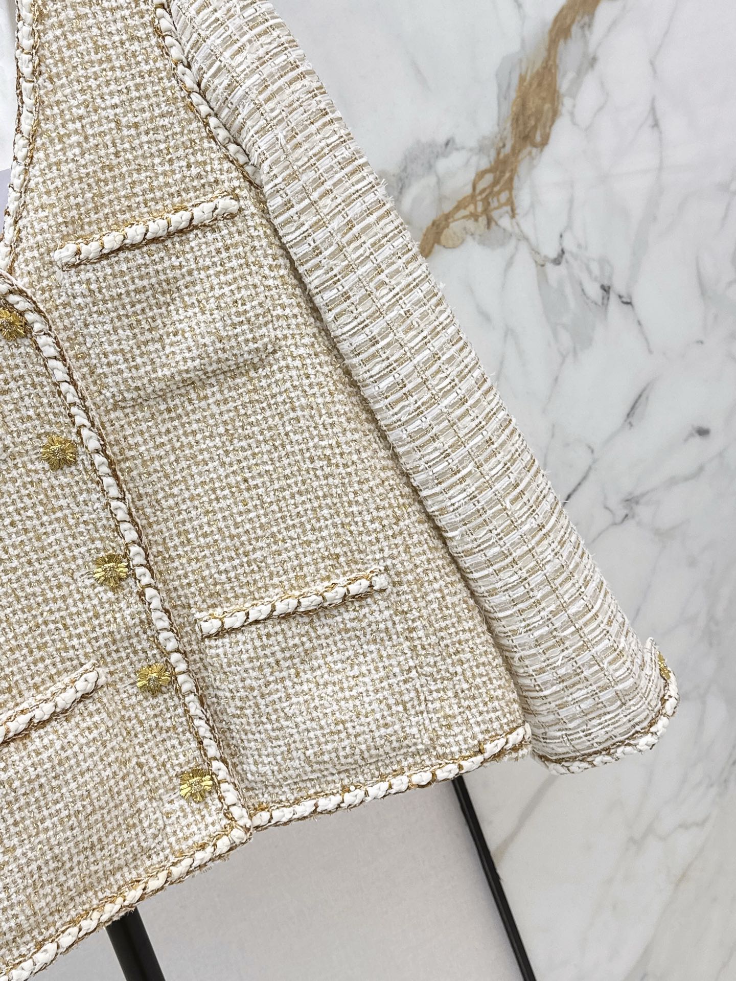 chanel/26Gilded Tweed Panel Jacket