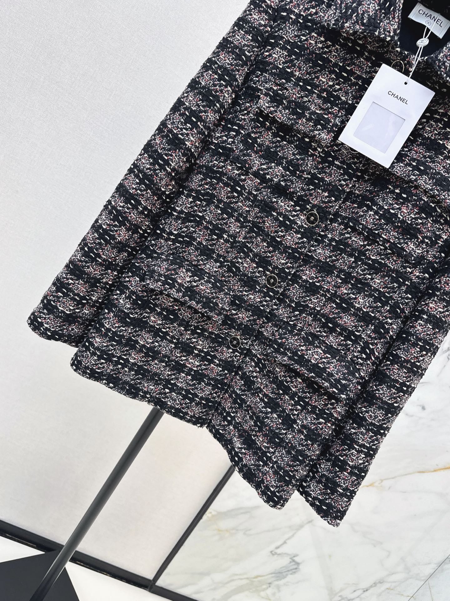 Chanel/Mid-length tweed jacket