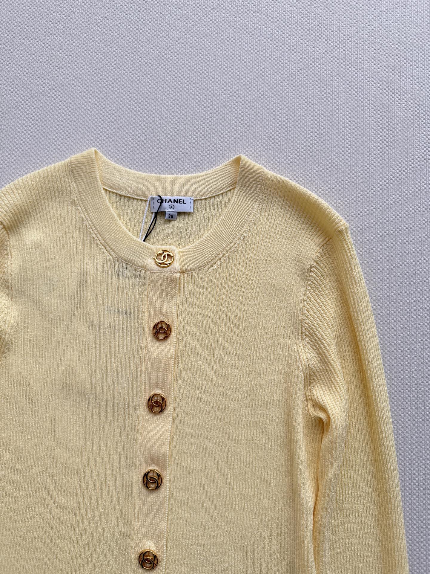 Vertical-Ribbed Knit Cardigan