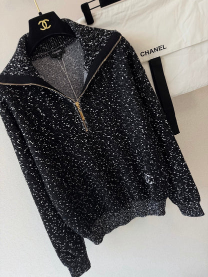 Solid-color long-sleeve knit top with a collar
