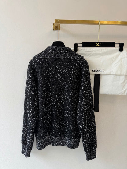 Solid-color long-sleeve knit top with a collar