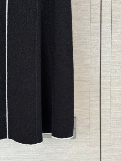 Short-sleeved knit top