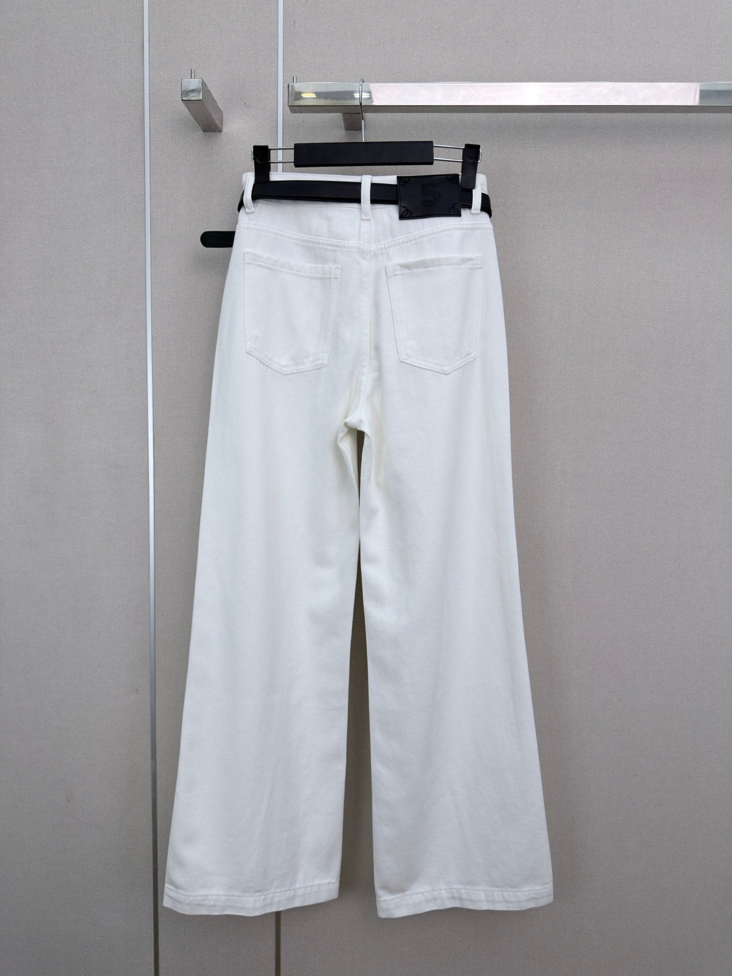 Wide-leg jeans with pockets