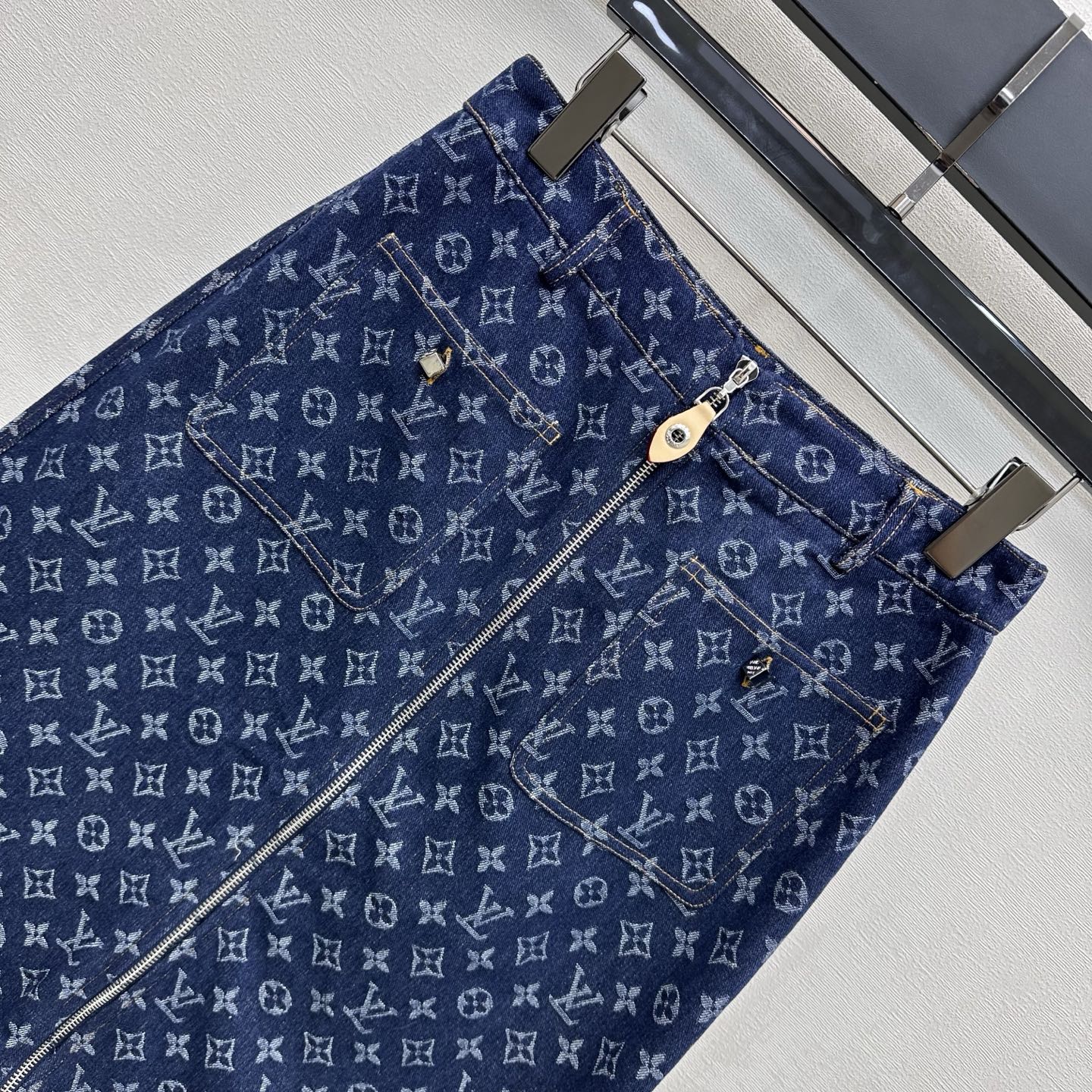 Louis Vuitton / 26 New Denim Skirt