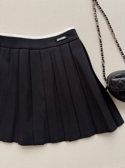 Chanel / 26 New Vest and Pleated Skirt Set