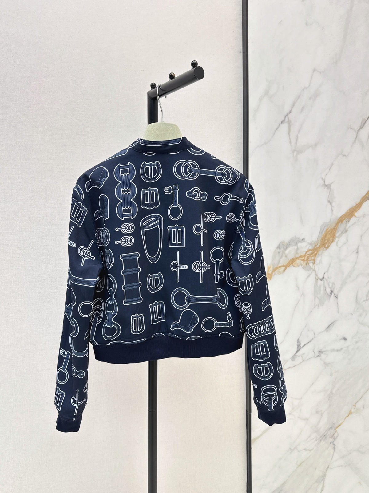 Hermès / 26 Early Autumn Latest Printed Reversible Jacket