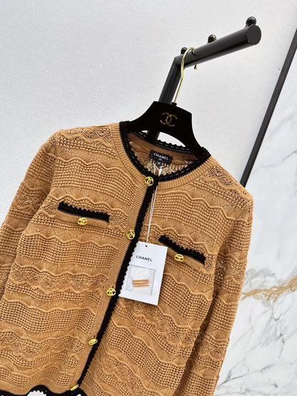 Chanel / 26 Early Autumn Latest Hollow Knit Cardigan