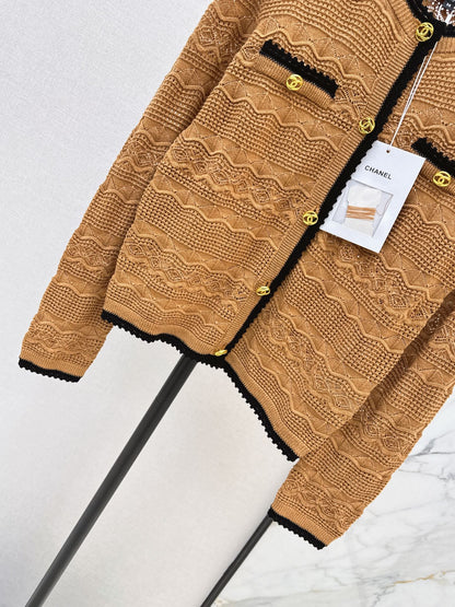 Chanel / 26 Early Autumn Latest Hollow Knit Cardigan