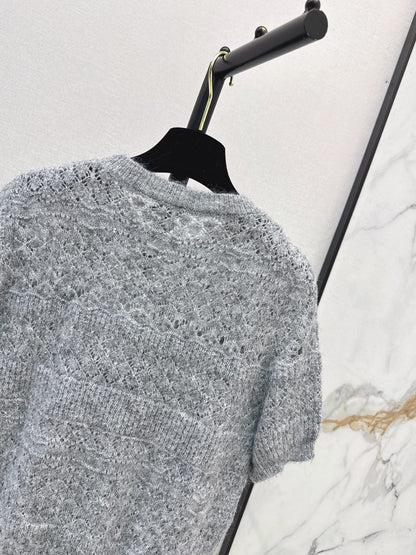 Chanel / 26 Early Autumn Latest Hollow-Out Short Knit Top