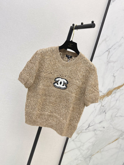 Chanel / 26 Early Autumn Latest Hollow-Out Short Knit Top