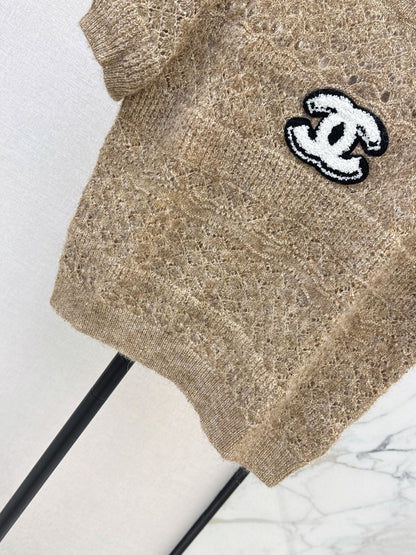 Chanel / 26 Early Autumn Latest Hollow-Out Short Knit Top