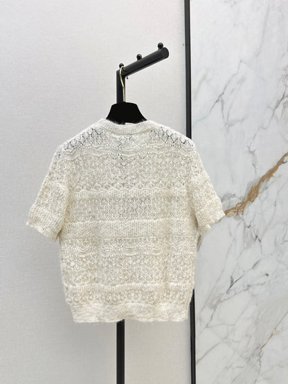 Chanel / 26 Early Autumn Latest Hollow-Out Short Knit Top