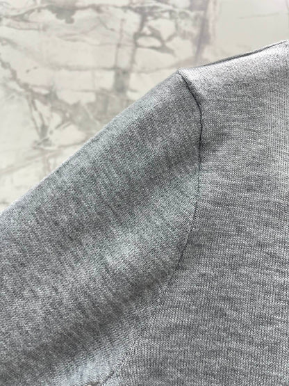 MiuMiu/26 New Early Autumn V-Neck Soft Curved Top