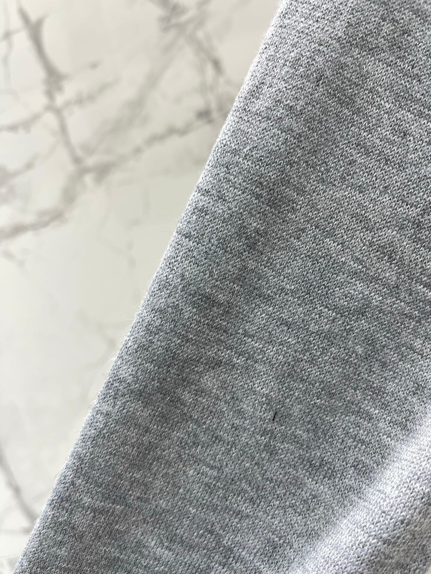 MiuMiu/26 New Early Autumn V-Neck Soft Curved Top