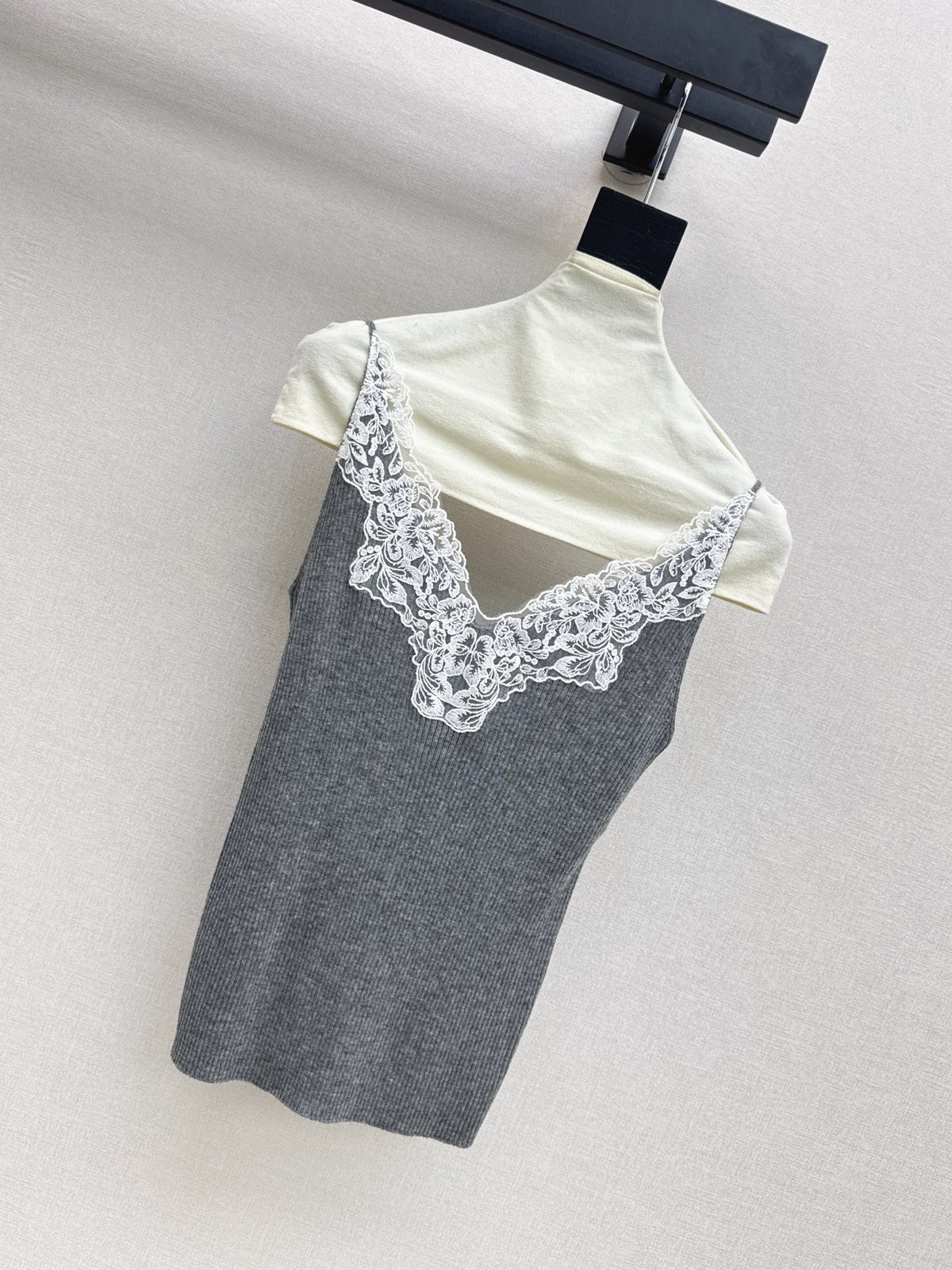 Yves Saint Laurent/Early Autumn New Pure & Cute Lace Camisole