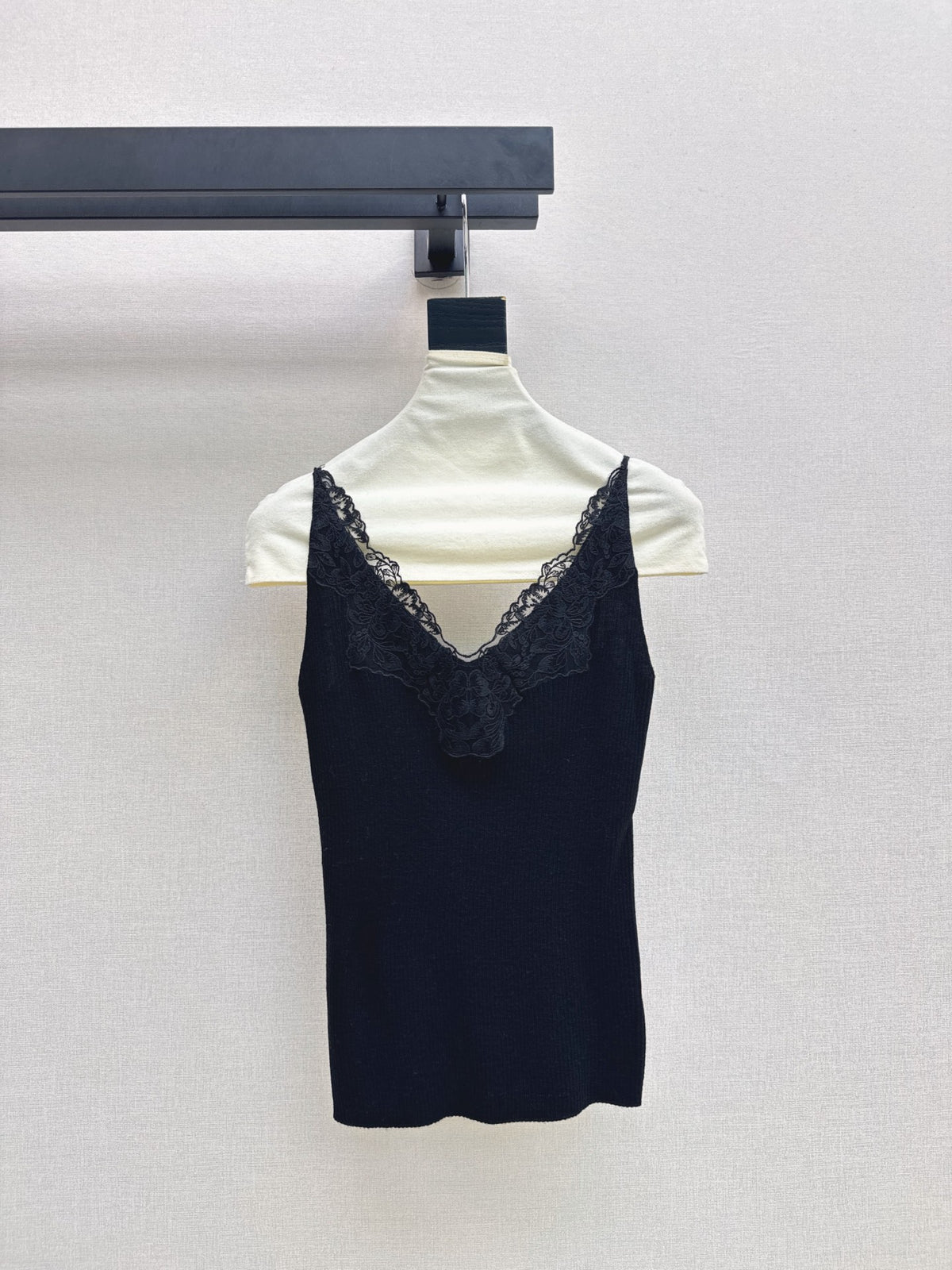 Yves Saint Laurent/Early Autumn New Pure & Cute Lace Camisole