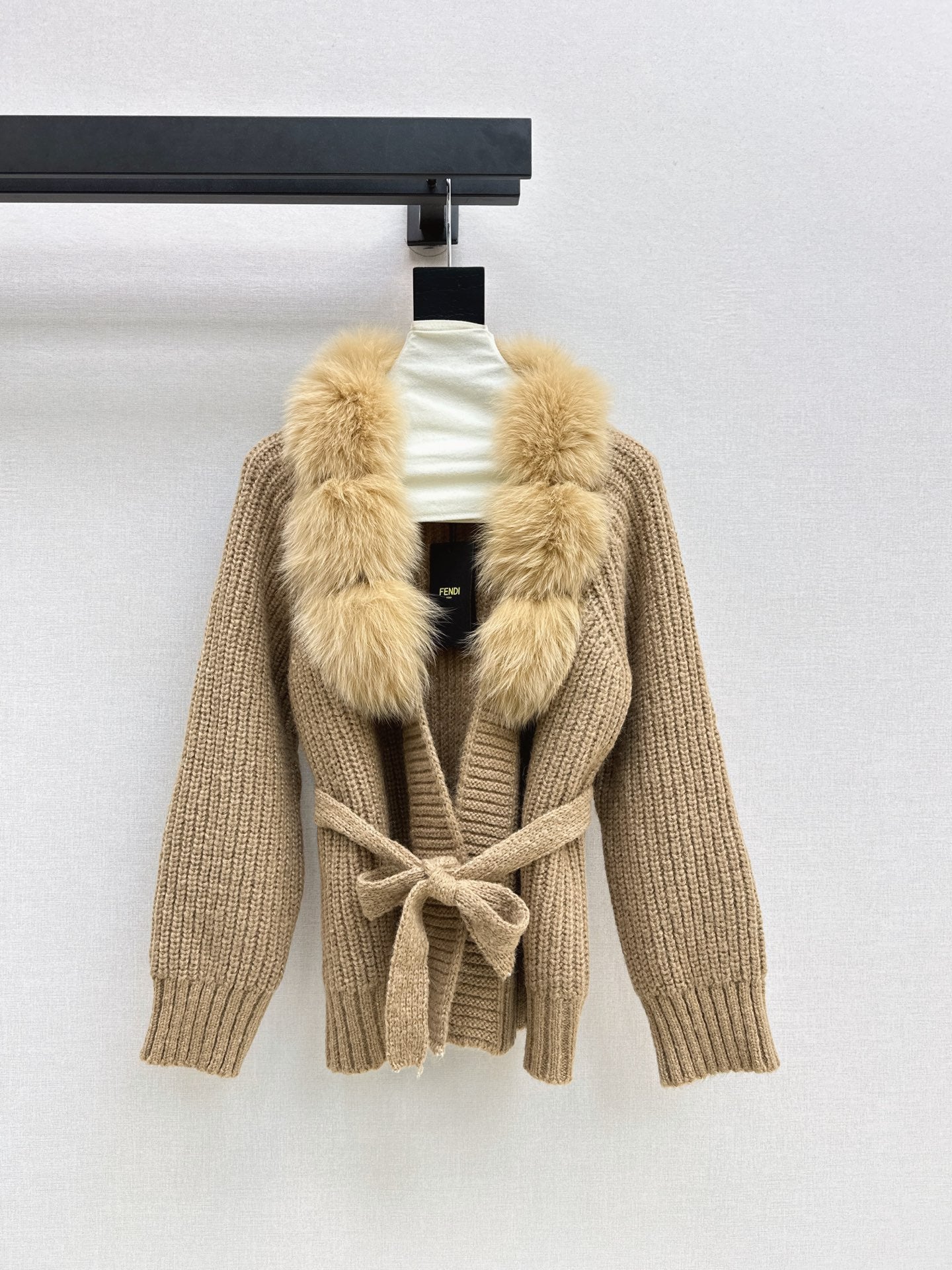 Fendi / 26 Fall/Winter Latest Fox Fur-Trimmed Knit Cardigan
