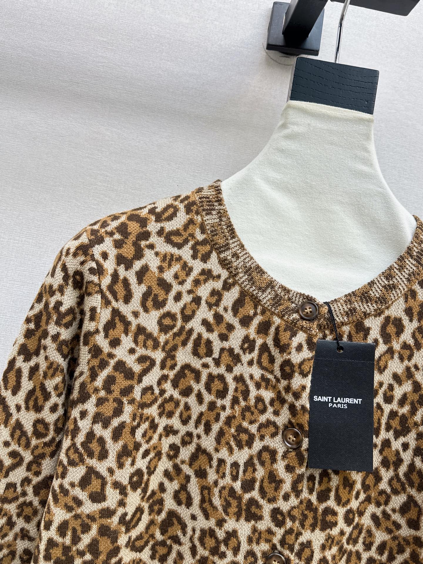 Yves Saint Laurent/26 Fall/Winter Latest Leopard Print Crewneck Cardigan