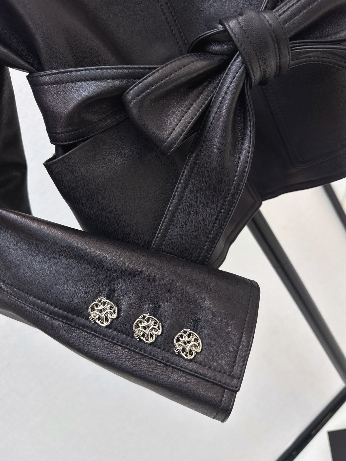 Chanel/26 Early Autumn Latest High-End Handmade Workshop Trench-Style Leather Jacket
