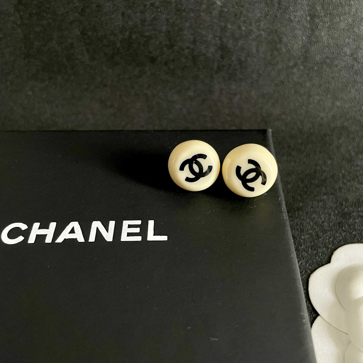26 New Style Pre-Owned Earrings