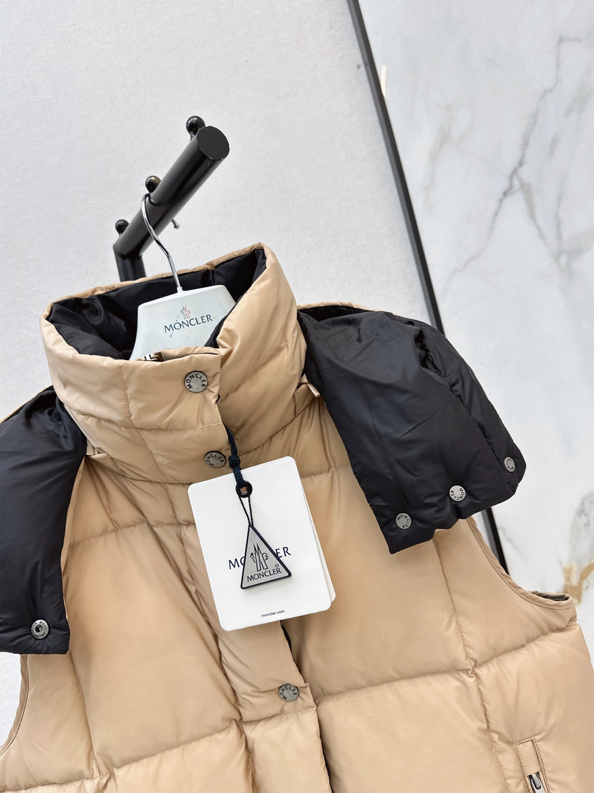 26 Fall/Winter Latest Hooded Down Vest
