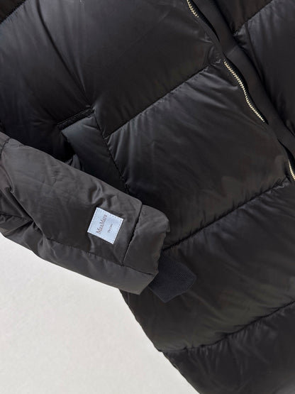 26 Fall/Winter New Simple Sleeve Badge Hooded Long Down Jacket