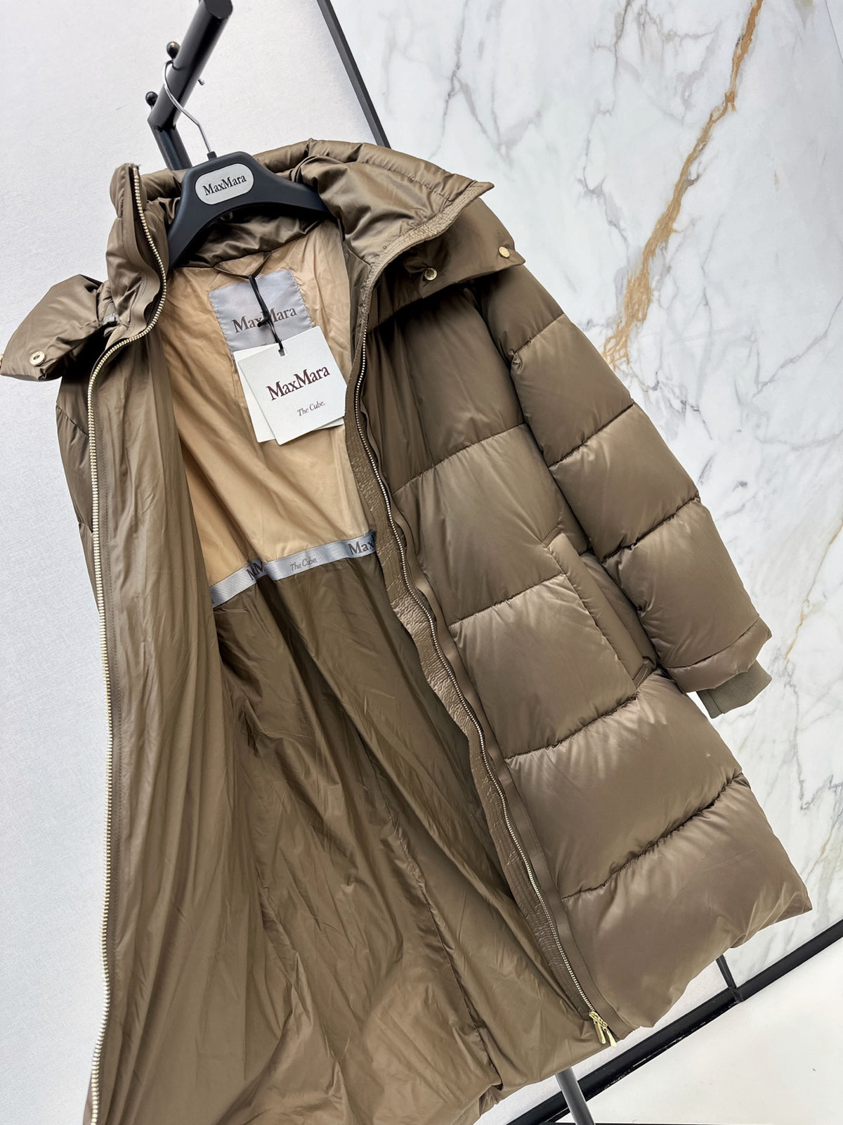 26 Fall/Winter New Simple Sleeve Badge Hooded Long Down Jacket
