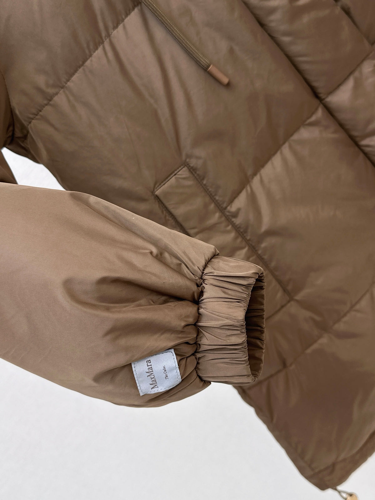 26 Fall/Winter Latest Simple Sleeve Patch Hooded Mid-Length Down Jacket