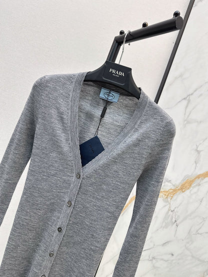 26 Fall/Winter New Wave-Edged Grey Cashmere Cardigan
