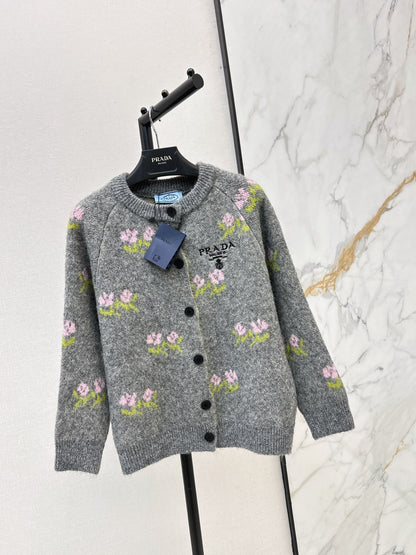 26 Fall/Winter Latest Floral Jacquard Wool Cardigan
