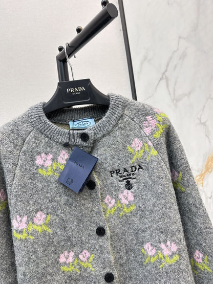 26 Fall/Winter Latest Floral Jacquard Wool Cardigan