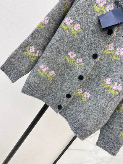 26 Fall/Winter Latest Floral Jacquard Wool Cardigan