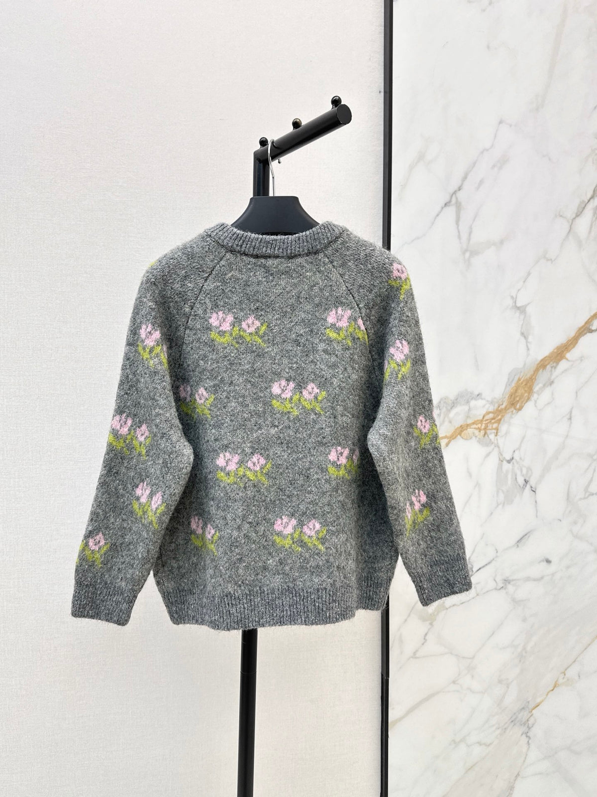 26 Fall/Winter Latest Floral Jacquard Wool Cardigan