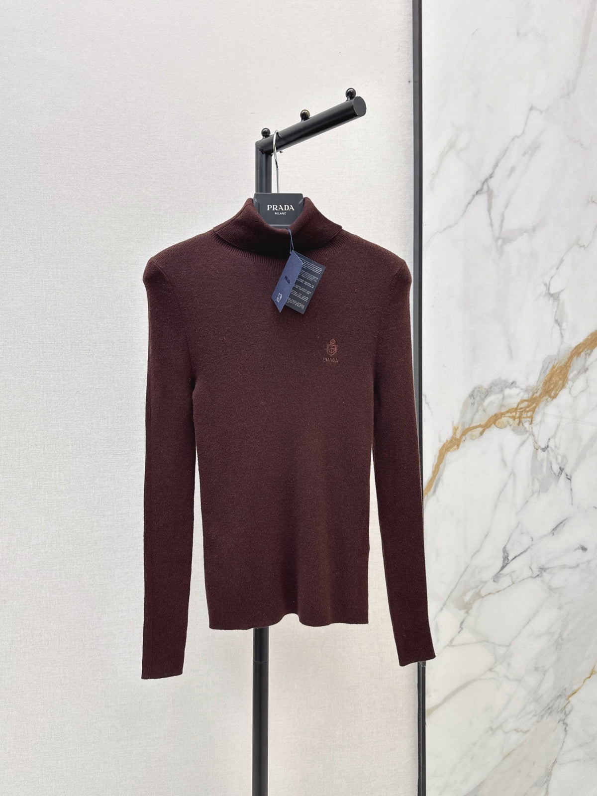 26 Fall/Winter Latest Small Logo Embroidered Wool Turtleneck Top