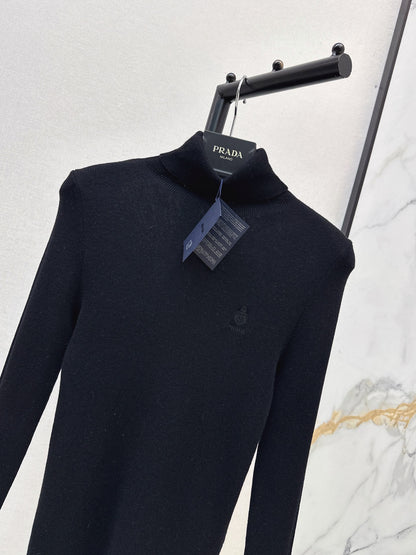 26 Fall/Winter Latest Small Logo Embroidered Wool Turtleneck Top