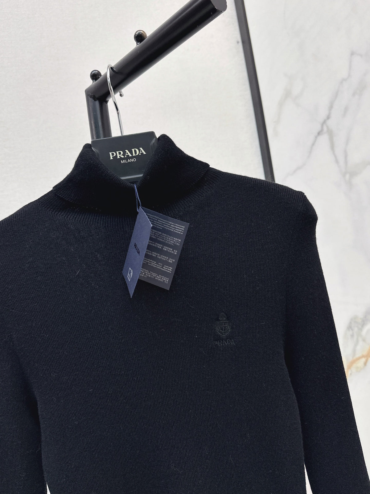 26 Fall/Winter Latest Small Logo Embroidered Wool Turtleneck Top