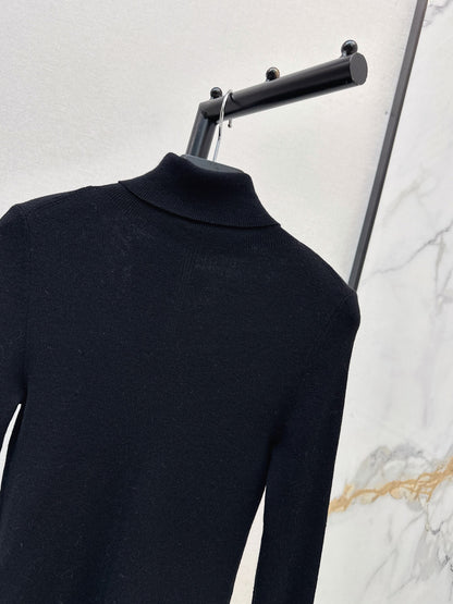 26 Fall/Winter Latest Small Logo Embroidered Wool Turtleneck Top