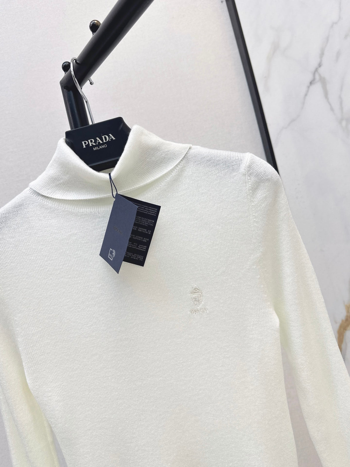 26 Fall/Winter Latest Small Logo Embroidered Wool Turtleneck Top