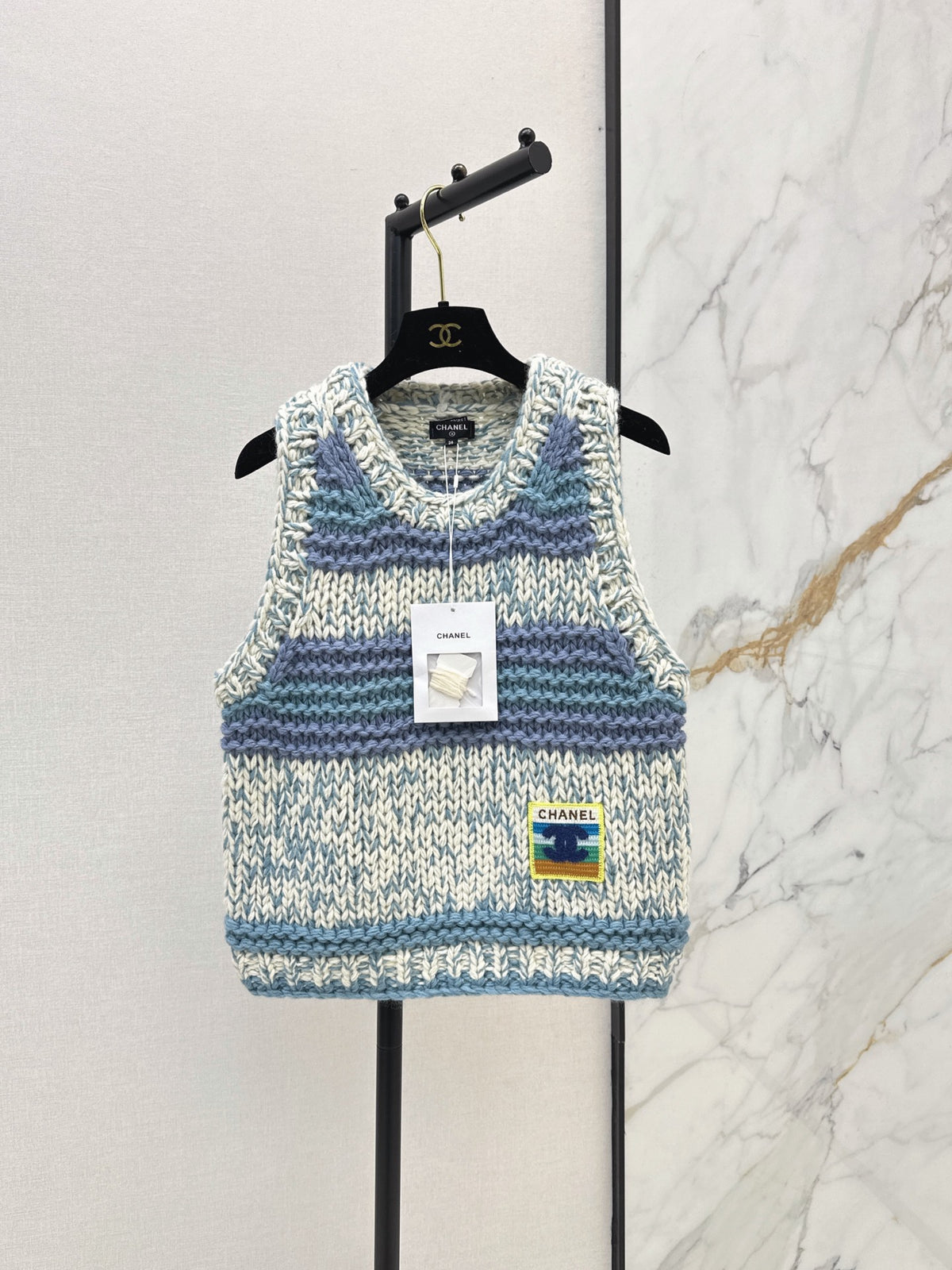 26 Autumn/Winter Latest Color-Block Floral Yarn Sleeveless Vest