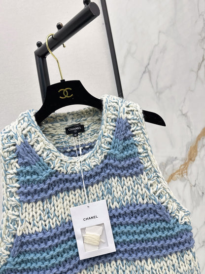 26 Autumn/Winter Latest Color-Block Floral Yarn Sleeveless Vest