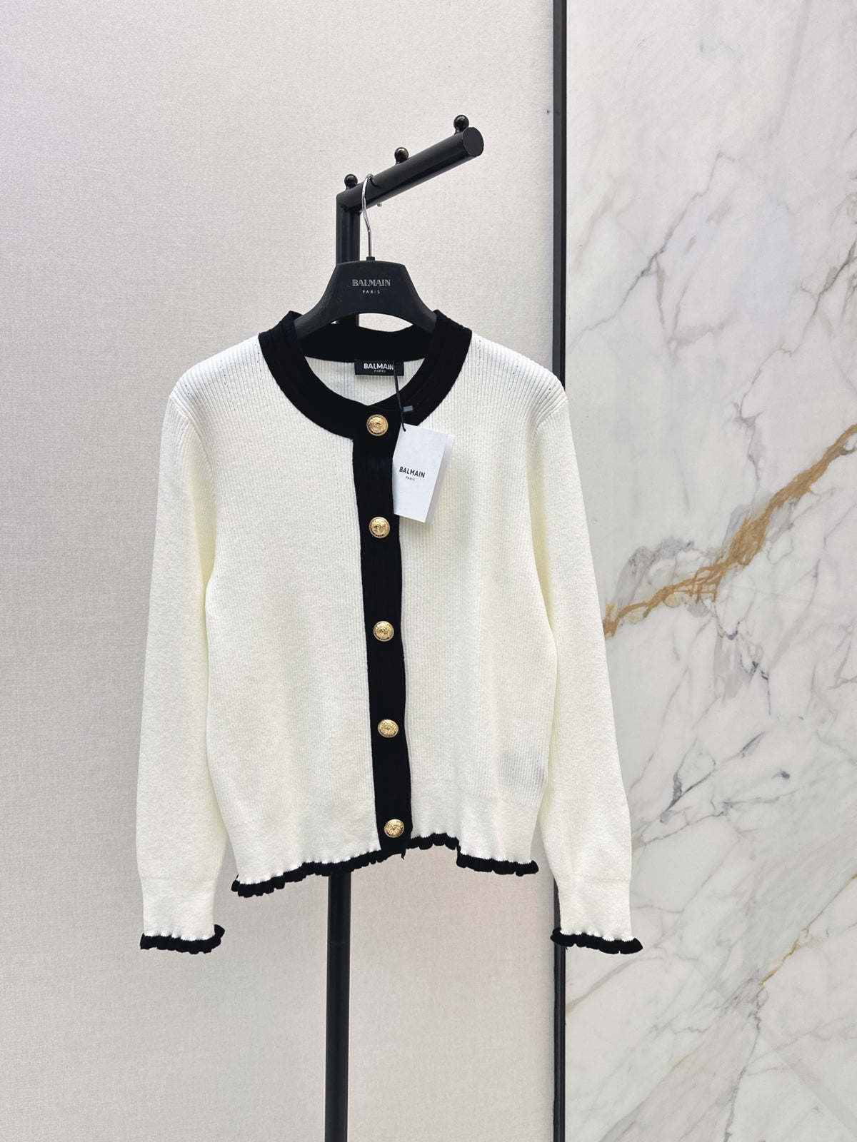 26 Early Autumn Latest Color-Block Trim Crew Neck Knit Cardigan