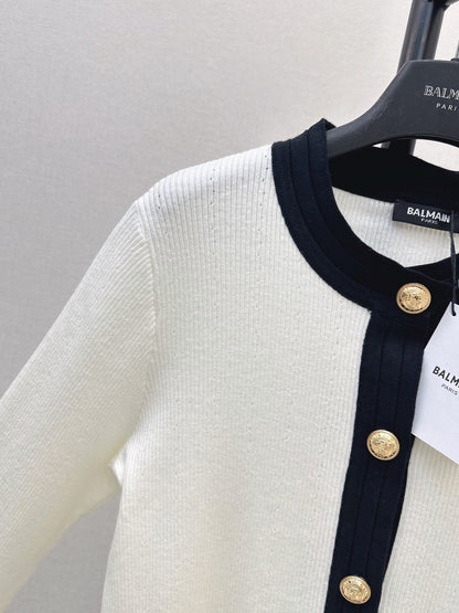 26 Early Autumn Latest Color-Block Trim Crew Neck Knit Cardigan