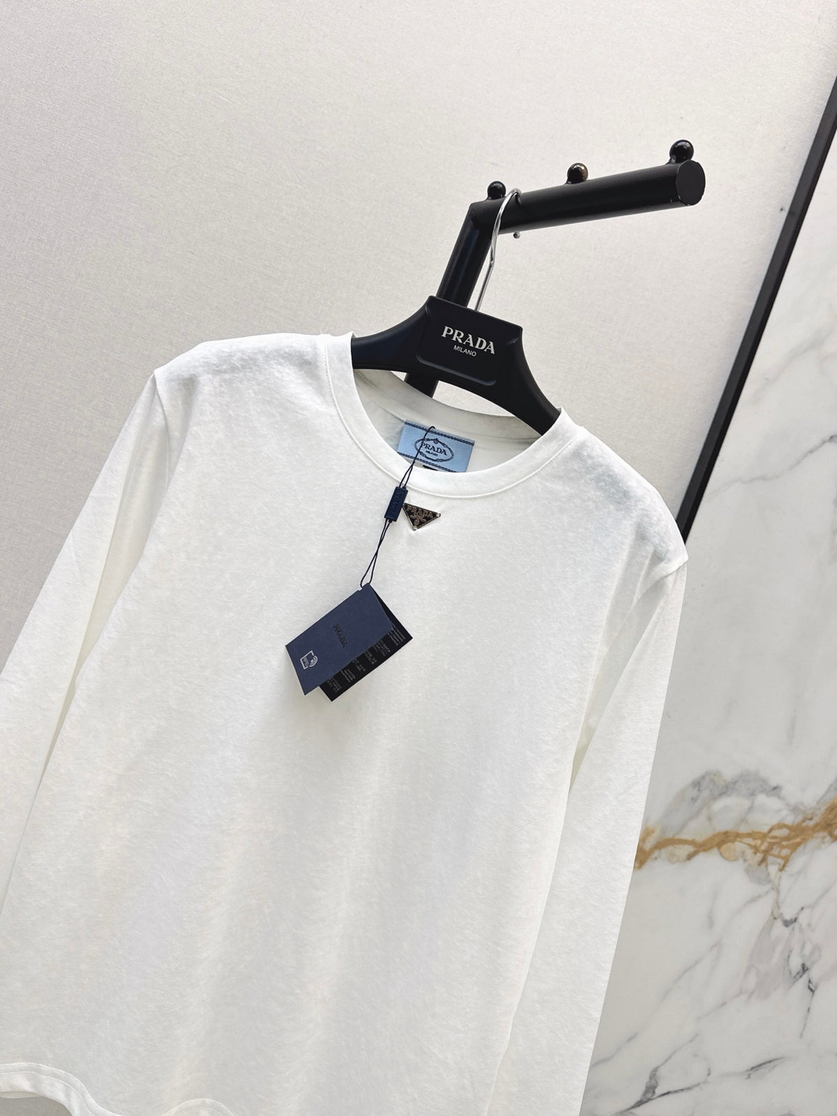 26 Fall/Winter Latest Triangle Logo Long-Sleeve White T-Shirt