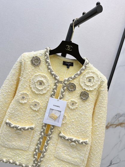 26Latest Autumn/Winter Cream-Yellow Tweed Jacket with 3D Camellia Accents