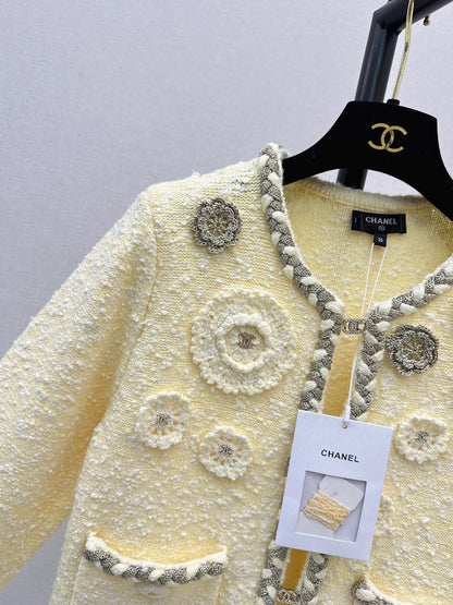 26Latest Autumn/Winter Cream-Yellow Tweed Jacket with 3D Camellia Accents