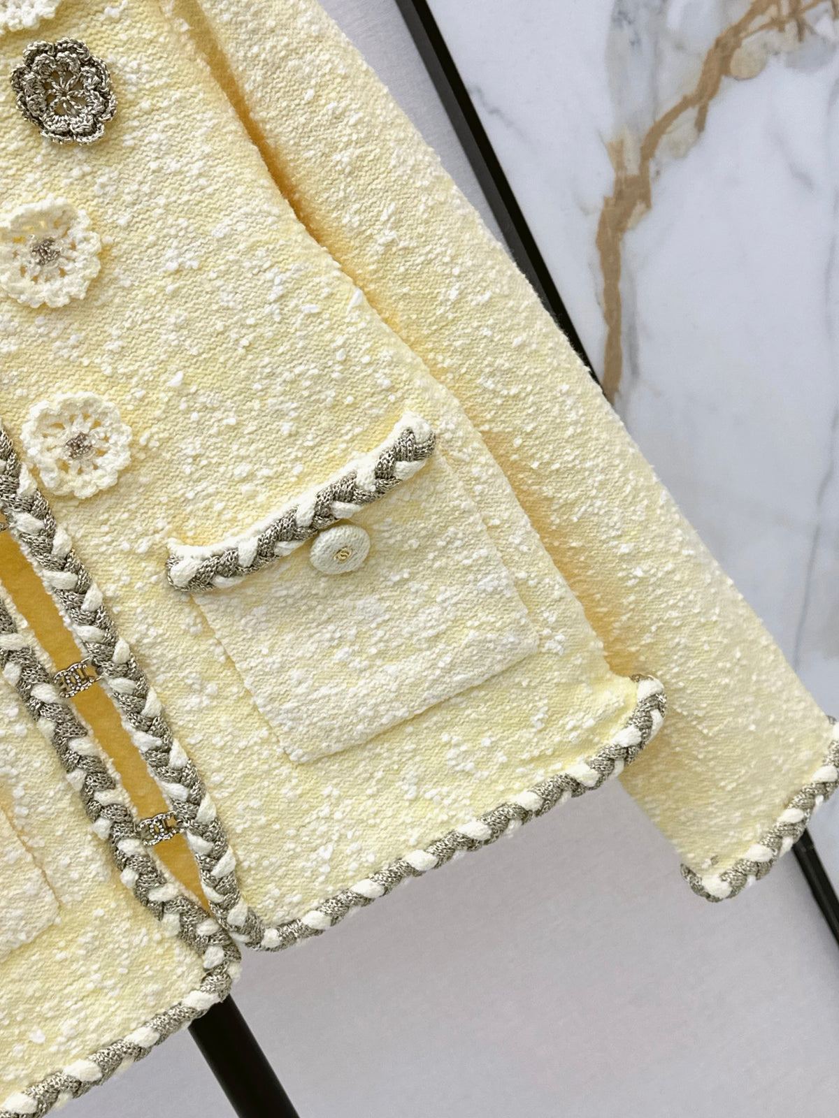 26Latest Autumn/Winter Cream-Yellow Tweed Jacket with 3D Camellia Accents