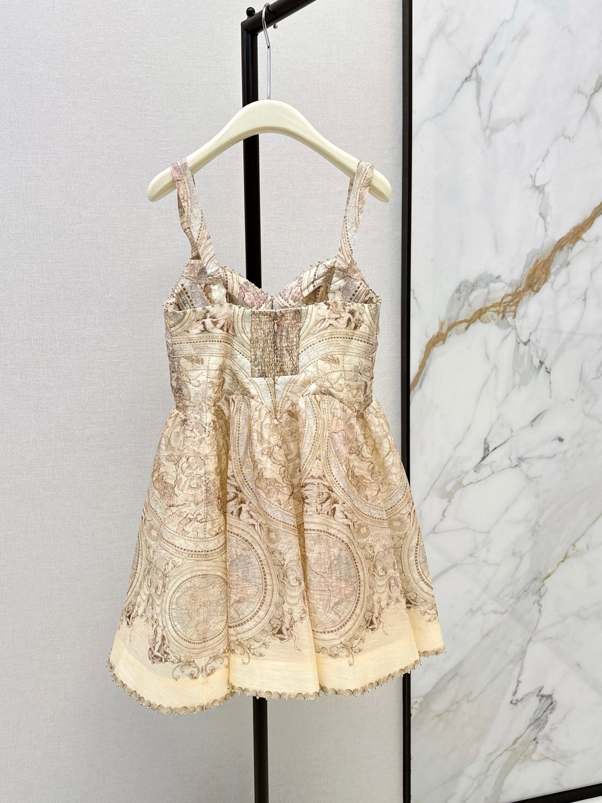 26Latest Early-Autumn Resort-Style Short Printed Dress