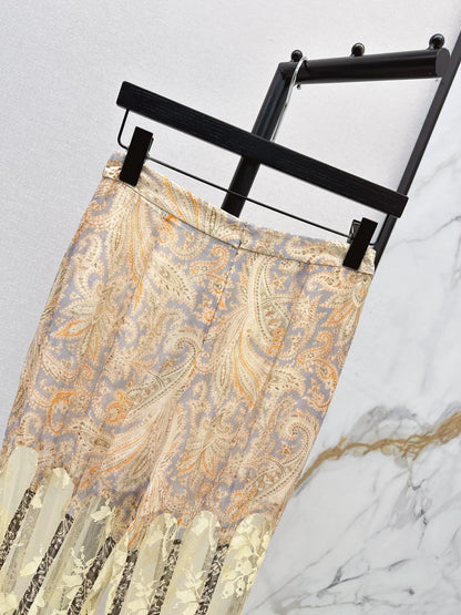 26Latest Early Spring Resort Collection: Lace-Paneled Straight-Leg Trousers